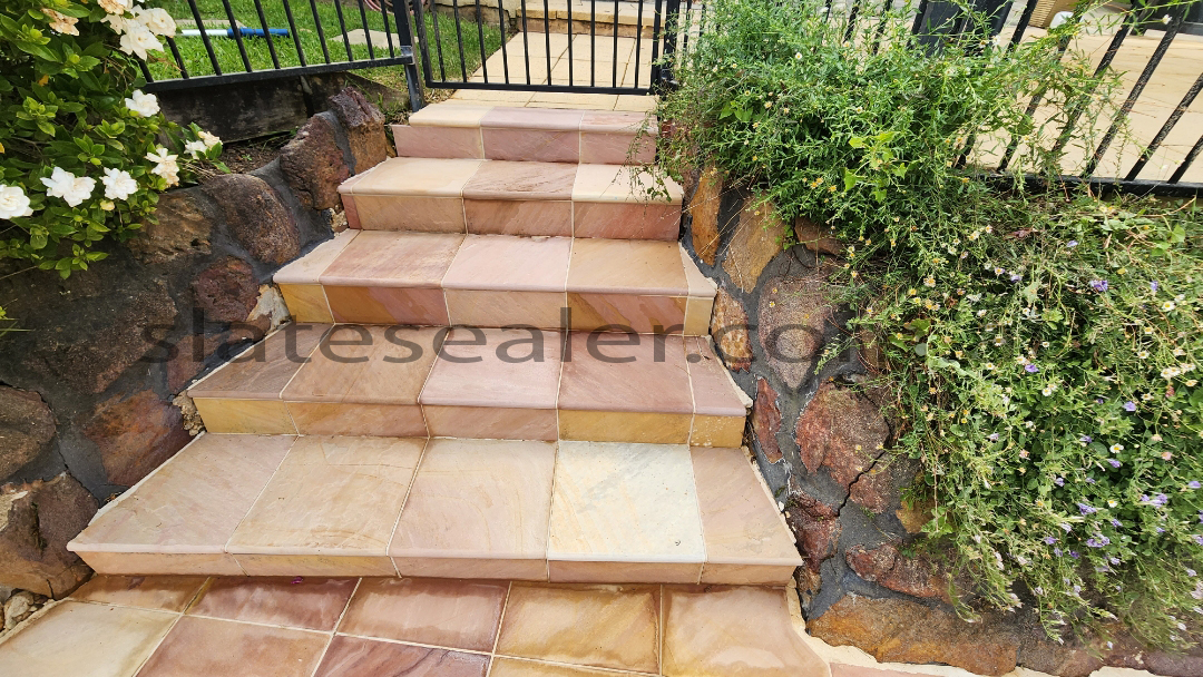 outdoor white Slatestone entrance